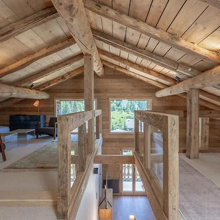 아파트 Comfortable, Spacious And Bright In *