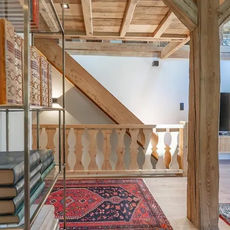 Comfortable, Spacious And Bright In 발로시네