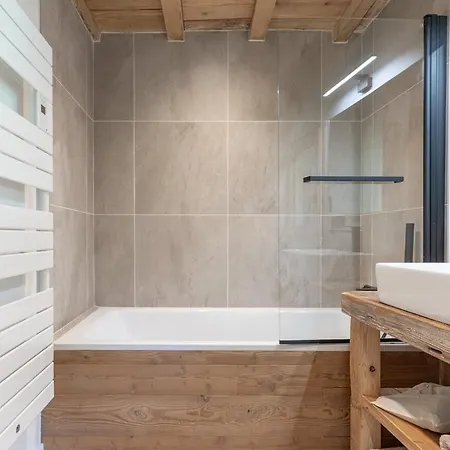 Comfortable, Spacious And Bright In 아파트 발로시네